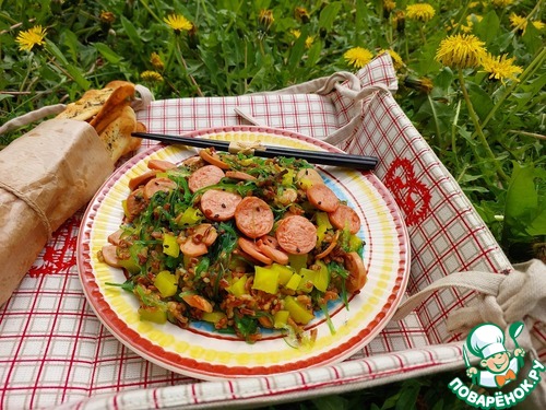 Салат "Светофор" с жареными сосисками