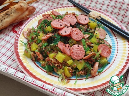 Салат "Светофор" с жареными сосисками