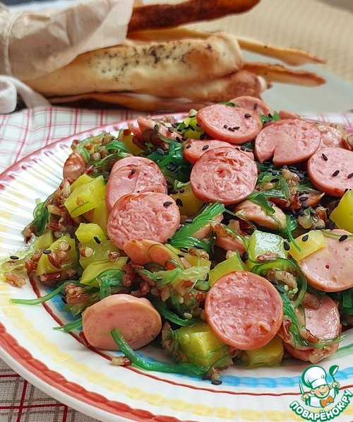 Салат "Светофор" с жареными сосисками