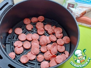 Салат "Светофор" с жареными сосисками