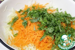 Капустно-морковный салат с яблоком