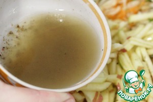Капустно-морковный салат с яблоком