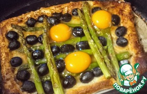 Пирог со спаржей, оливками и яйцами