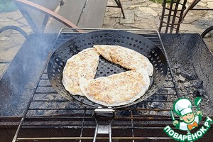 Чебуреки из индейки в рисовой бумаге