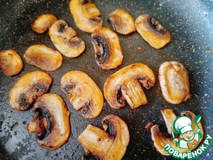 Салат Кобб с индейкой и шампиньонами