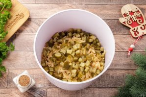 Новогодний салат "Варежка" на год Лошади Новогодний салат "Варежка" на год Лошади