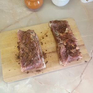 Домашняя грудинка, запеченная в фольге