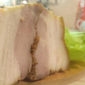 Домашняя грудинка, запеченная в фольге