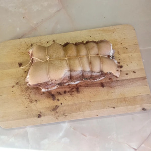 Домашняя грудинка, запеченная в фольге