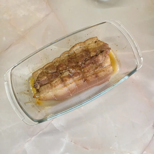 Домашняя грудинка, запеченная в фольге